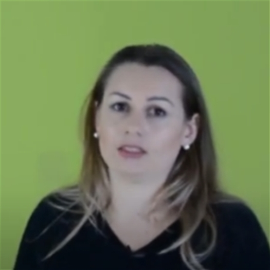 Thais de Almeida Knopf